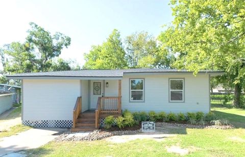 Photo of 58 Hybiscus Court, Lake Jackson, TX 77566 (MLS # 15508661)