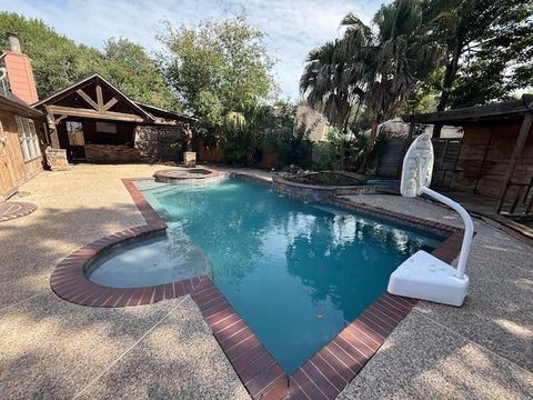 Photo of 2602 Cloverfield Court, Pearland, TX 77584 (MLS # 10979337) Photo of 2602 Cloverfield Court, Pearland, TX 77584 (MLS # 10979337)