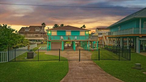 Homes For Sale - 1222 Oahu Drive<br/> Galveston, TX 77554