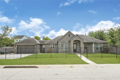Photo of 929 Oak Street, Houston, TX 77018 (MLS # 93992640)