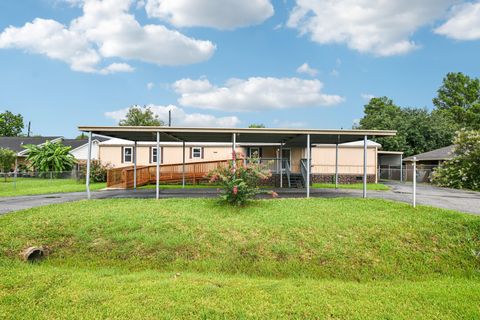 Photo of 10629 Bois D Arc Street, La Porte, TX 77571 (MLS # 27681253)