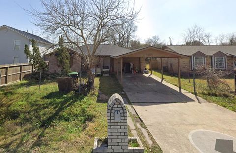Photo of 8432 Botany Lane, Houston, TX 77075 (MLS # 18737160)