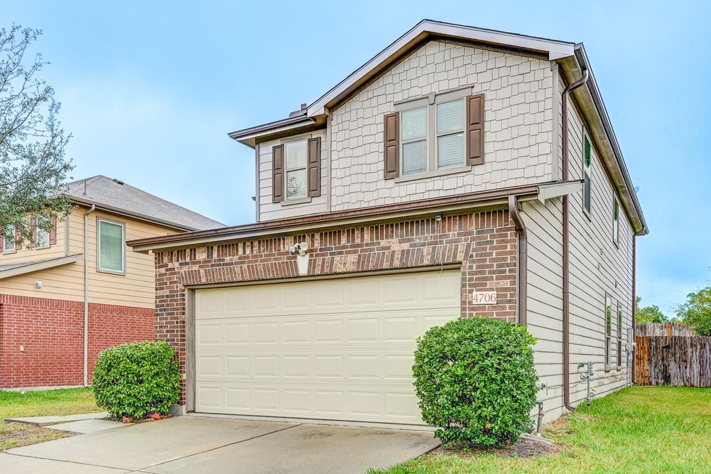 Photo of 4706 Mint Trail, Houston, TX 77066 (MLS # 29272498)