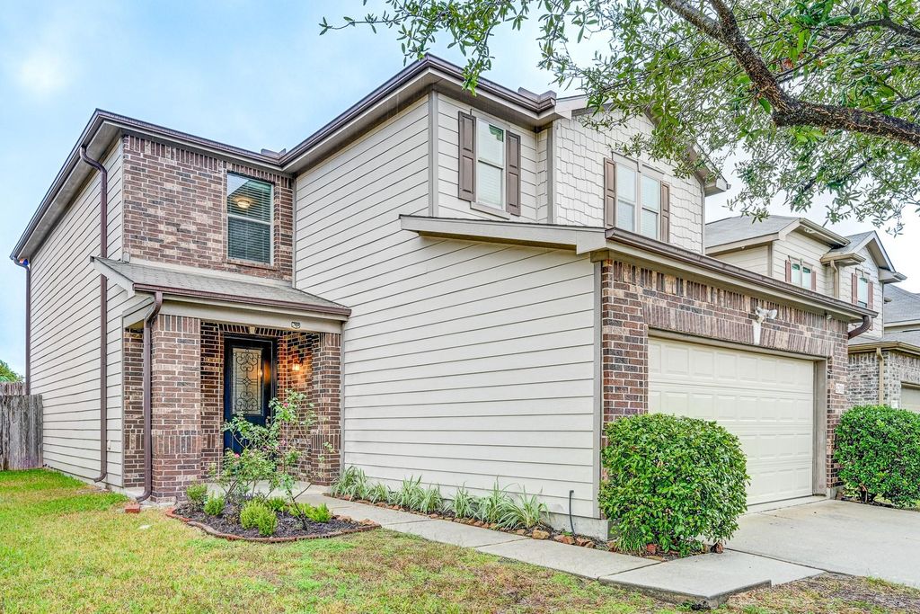 Photo of 4706 Mint Trail, Houston, TX 77066 (MLS # 29272498)