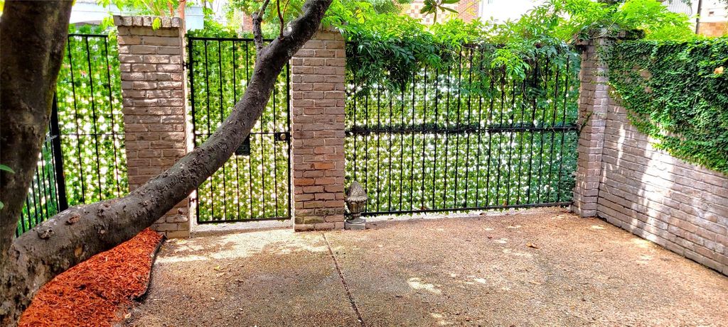 Photo of 1115 Autrey Street #5, Houston, TX 77006 (MLS # 5270063)
