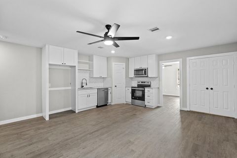 Photo of 6121 Ridgemont Street, Houston, TX 77087 (MLS # 86022821)