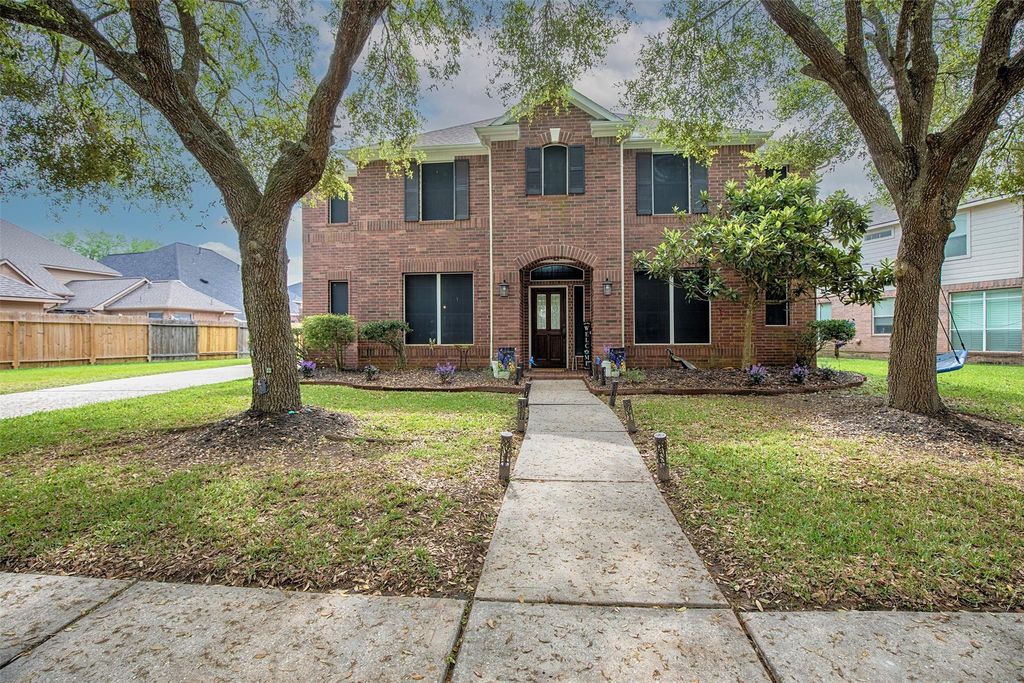 Photo of 601 Canyon Crest Drive, League City, TX 77573 (MLS # 47679058)