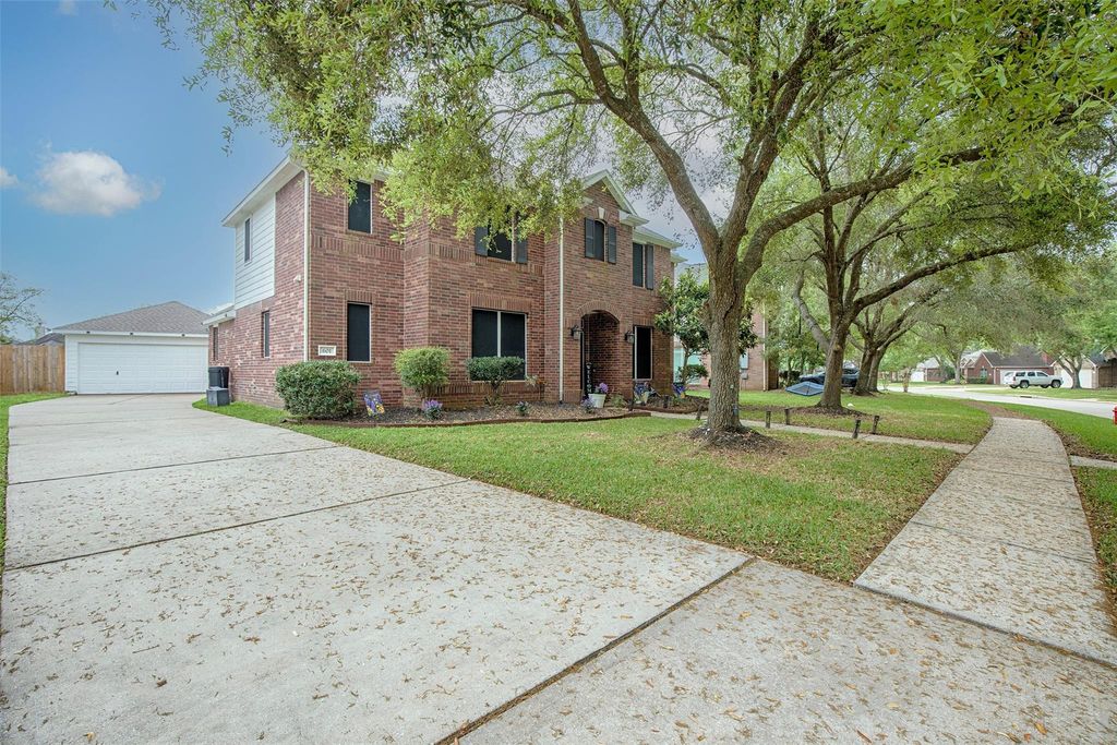 Photo of 601 Canyon Crest Drive, League City, TX 77573 (MLS # 47679058)