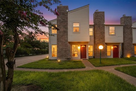 Photo of 3901 Woodchase Drive #59, Houston, TX 77042 (MLS # 95256549)