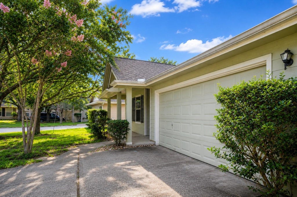 Photo of 146 N Vesper Bend Circle, The Woodlands, TX 77382 (MLS # 84360609)