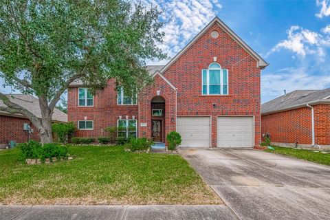 Photo of 16922 Echo Harbor, Friendswood, TX 77546 (MLS # 69383702)