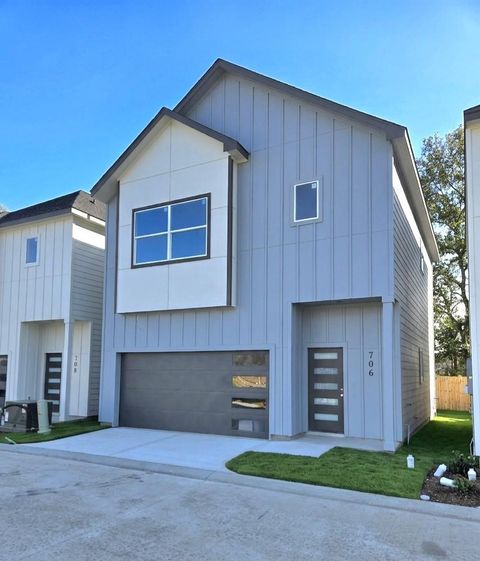 Homes For Rent - 706 Savonna Ln<br/> Houston, TX 77076
