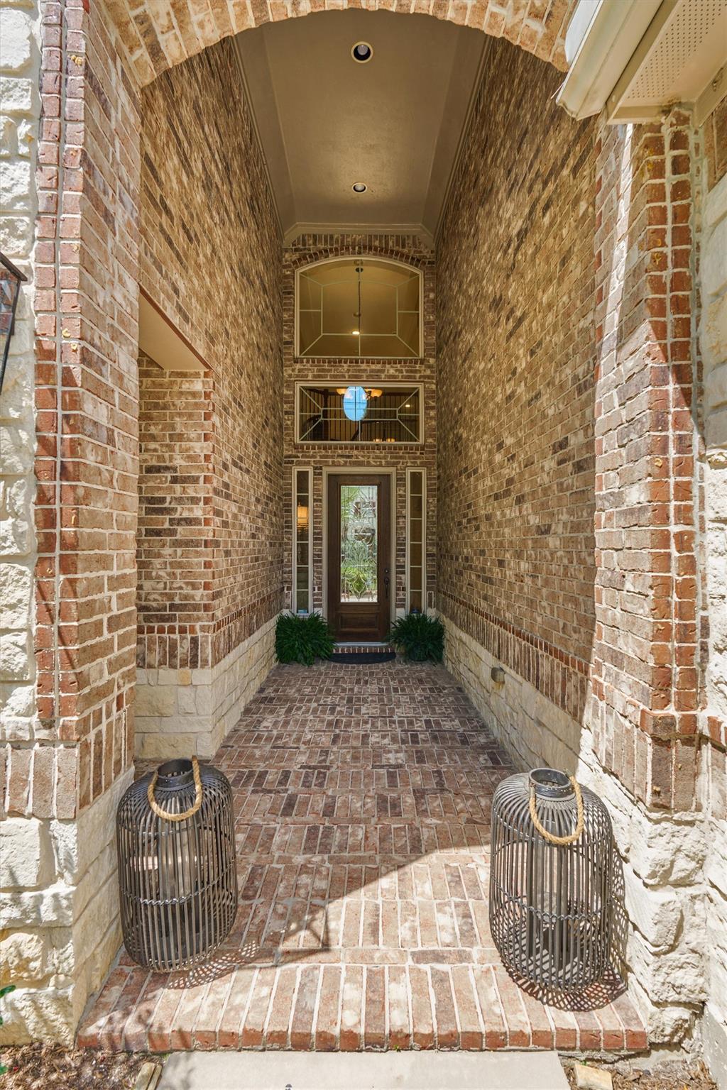 87 S Veilwood Circle