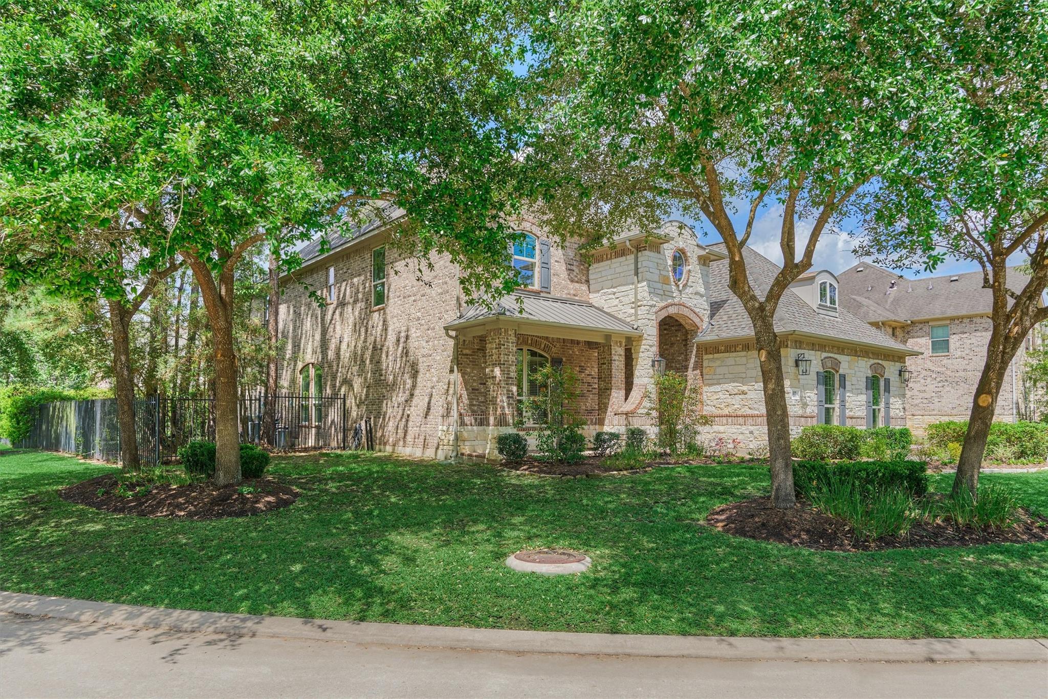 87 S Veilwood Circle