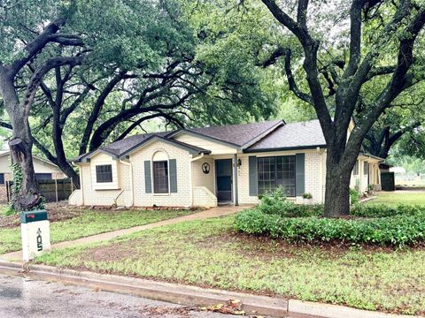 Photo of 405 Rose Marie Boulevard, Hearne, TX 77859 (MLS # 57546589)