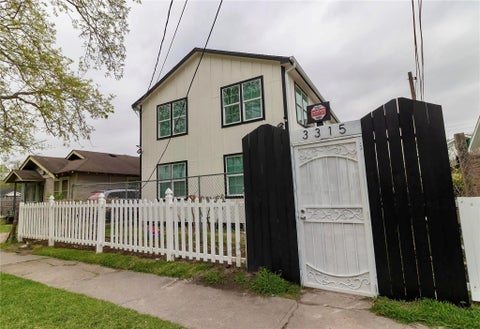 Photo of 3315 Reeves Street #3, Houston, TX 77004 (MLS # 9805848)
