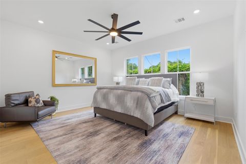 Photo of 218 Avenue Of Oaks Street, Houston, TX 77009 (MLS # 49445424)