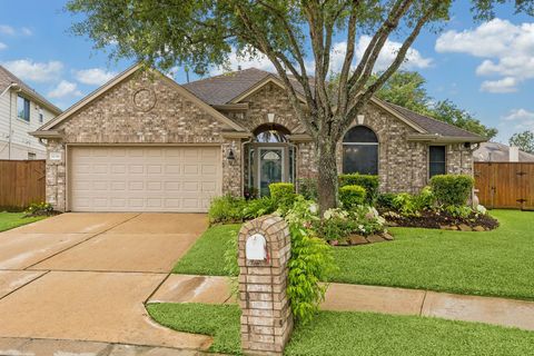 Homes For Sale - 10310 Orange Brook Court<br/> Houston, TX 77089