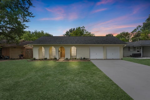 Photo of 2012 Isla Drive, Pearland, TX 77581 (MLS # 95143388)