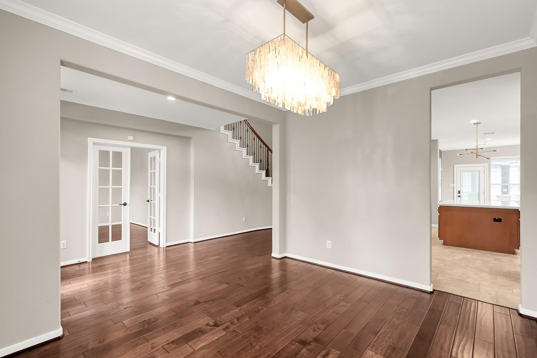 2425 W Bramlet Drive