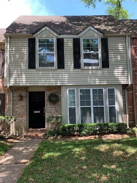 Photo of 13078 Trail Hollow Drive, Houston, TX 77079 (MLS # 998680)