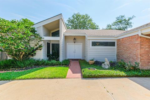 Photo of 1007 Arrow Hill Road, Houston, TX 77077 (MLS # 94944977)