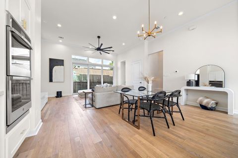 Photo of 907 W 16th Street, Houston, TX 77008 (MLS # 8883900)