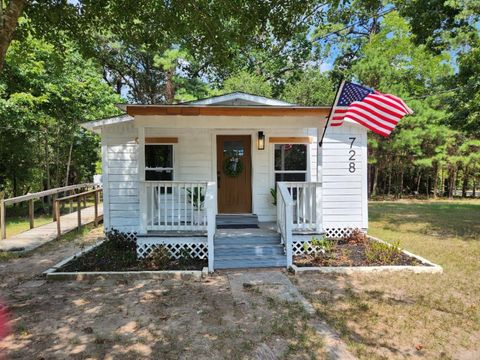Photo of 728 Hudson Road, Conroe, TX 77304 (MLS # 68104044)