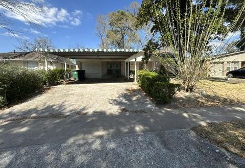 Homes For Sale - 7613 Parker Road<br/> Houston, TX 77016