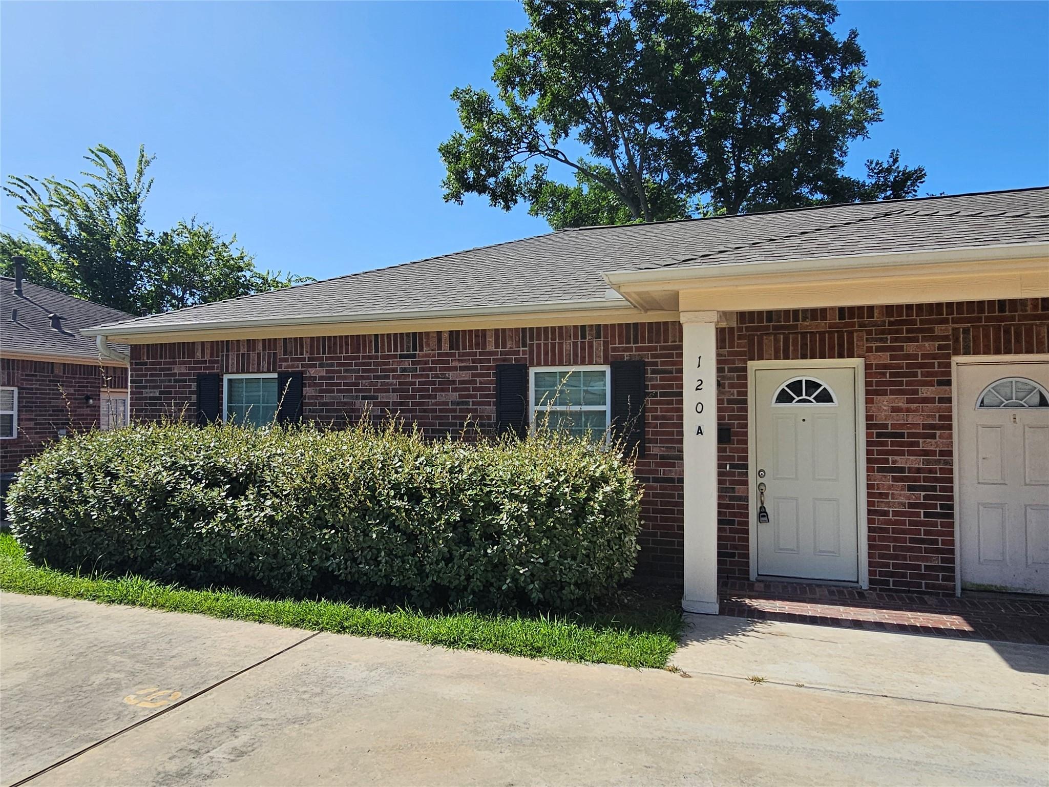 Photo 1 of 13 — 120 W 12th Street A, Deer Park, TX 77536