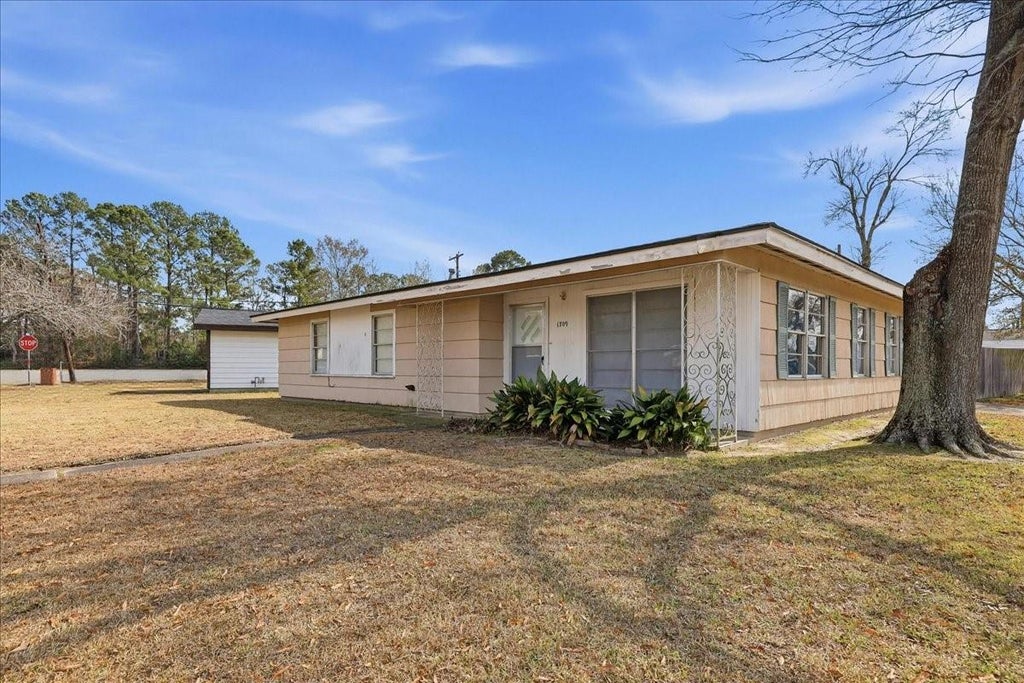 Photo of 1709 Robin Avenue, Orange, TX 77632 (MLS # 25217213)