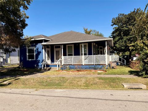 Photo of 4919 Walker Street, Houston, TX 77023 (MLS # 38819370)
