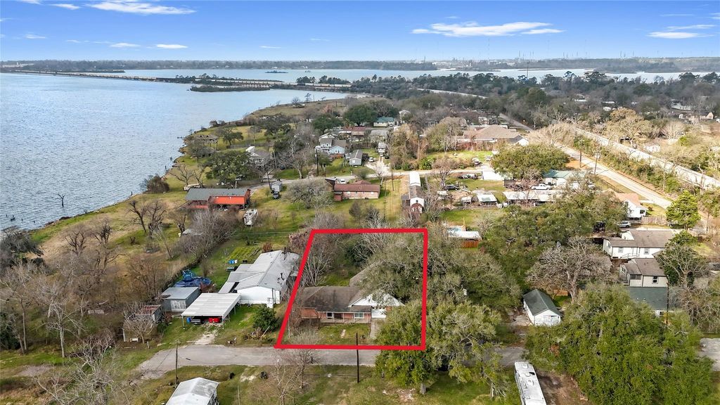 Photo of 110 S 9th Street, Highlands, TX 77562 (MLS # 86844267)