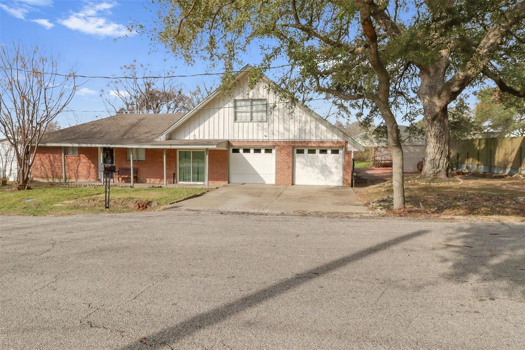 Photo of 110 S 9th Street, Highlands, TX 77562 (MLS # 86844267)