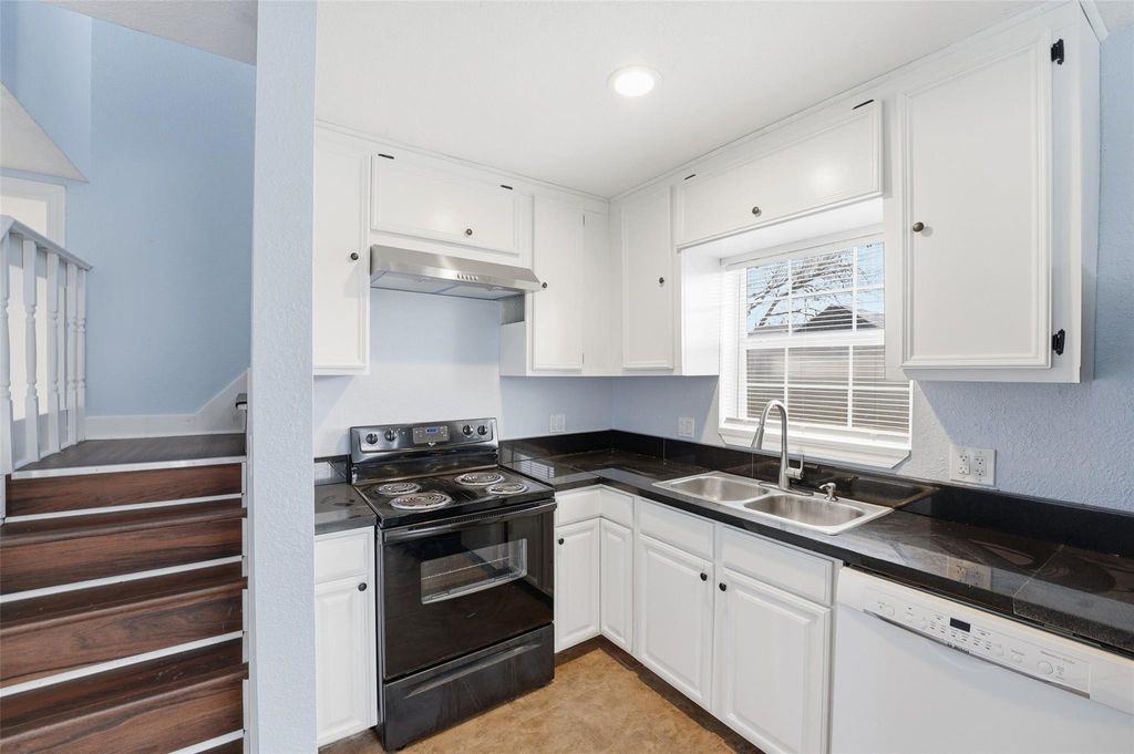 Photo of 7301 Avenue K #A, Houston, TX 77011 (MLS # 239385)