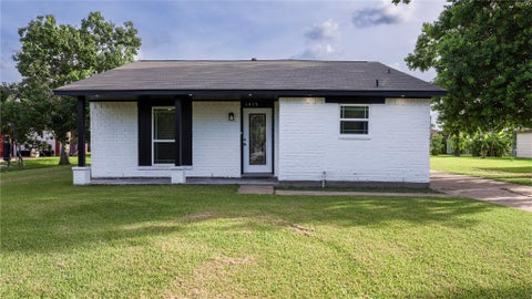 Photo of 1413 N Avenue R, Freeport, TX 77541 (MLS # 87659683)
