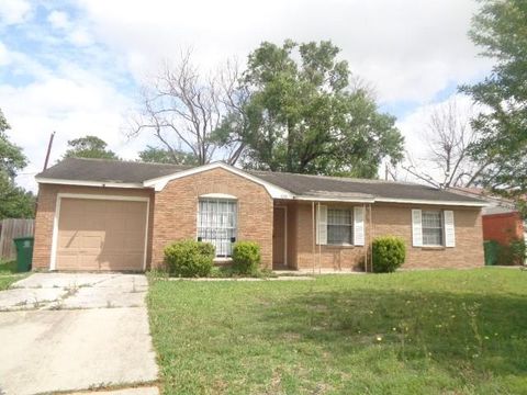 Photo of 4002 Cloverbrook Drive, Houston, TX 77045 (MLS # 68155415)