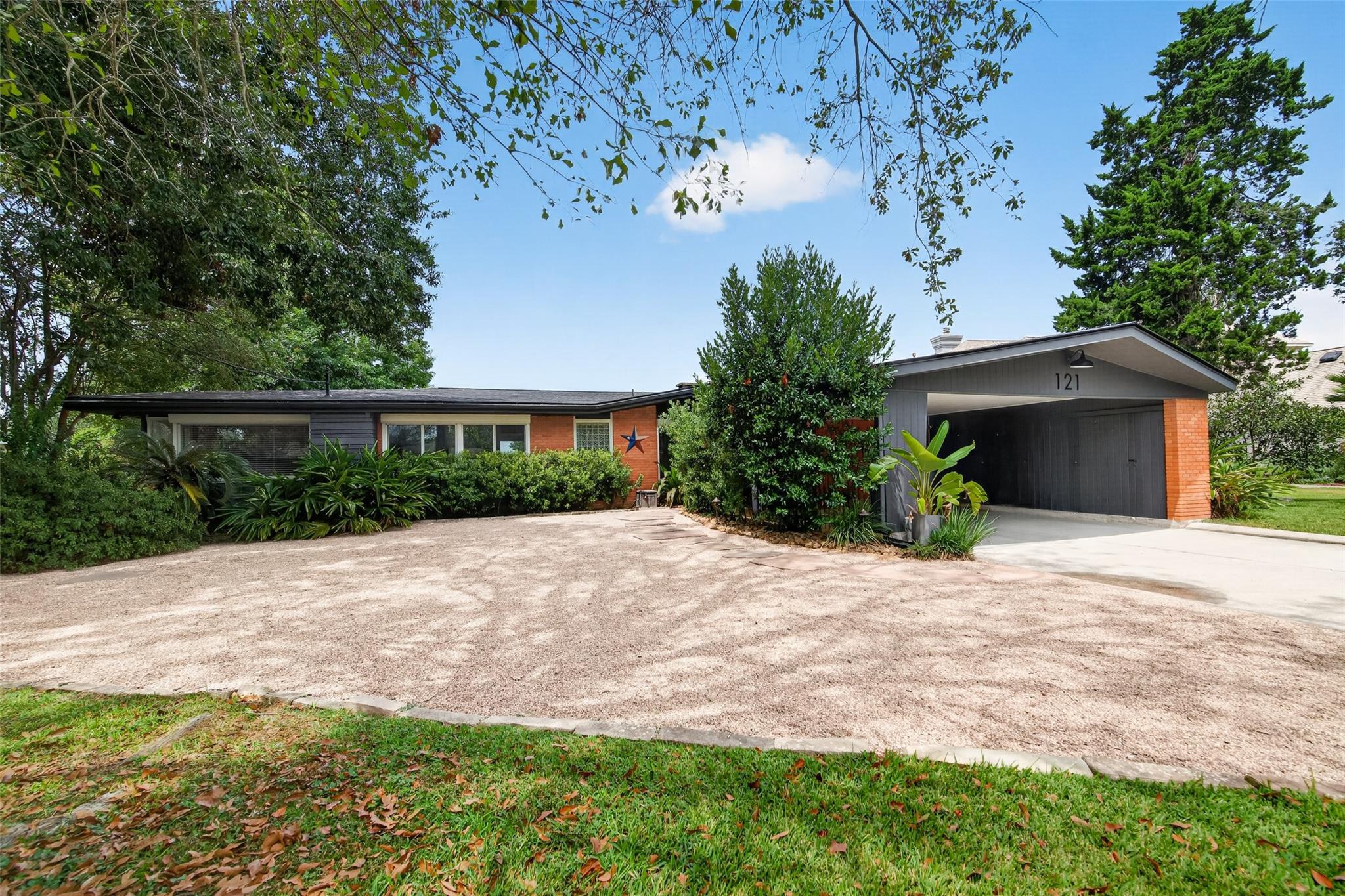 121 Cedar Lane