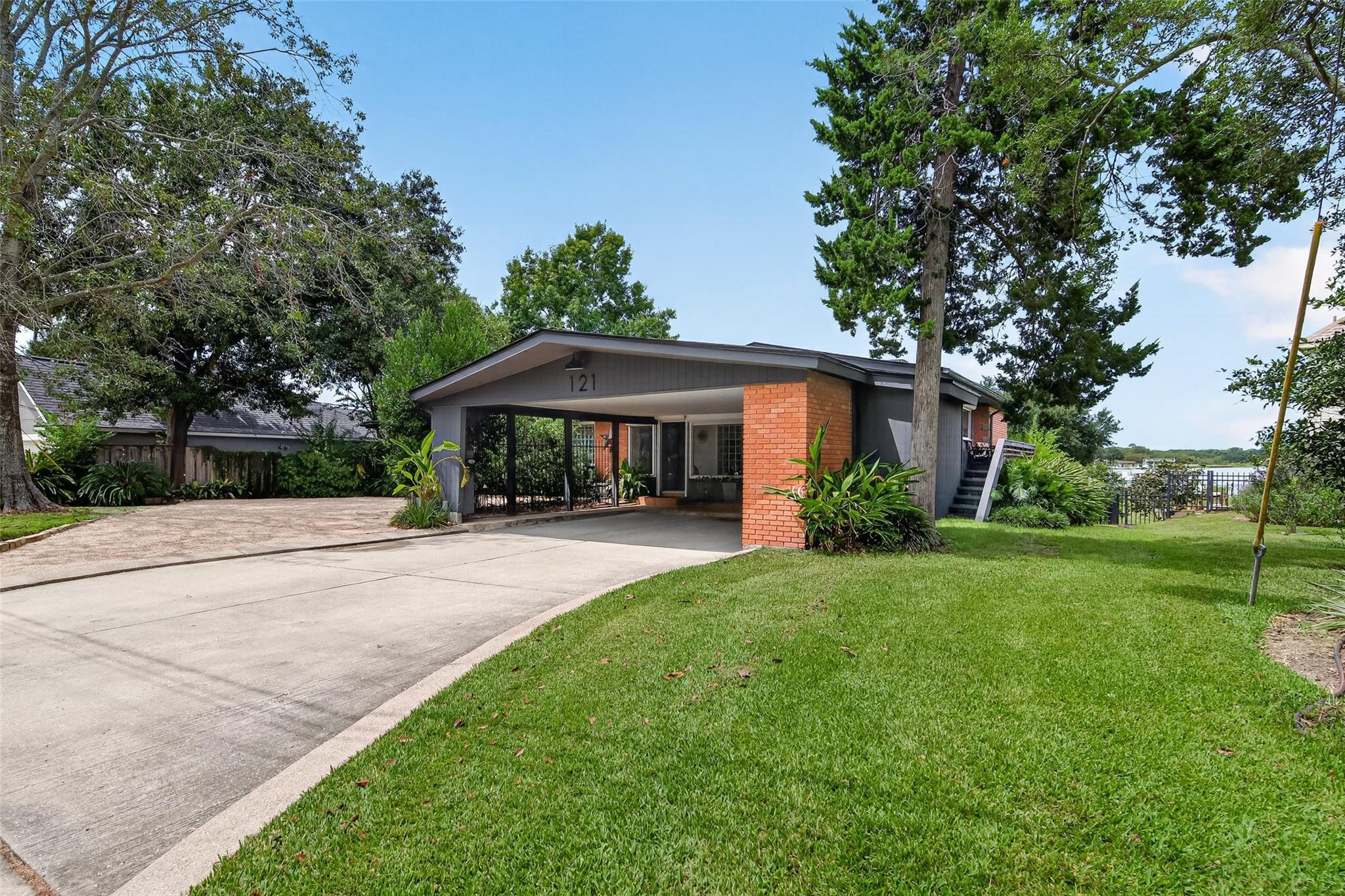 121 Cedar Lane