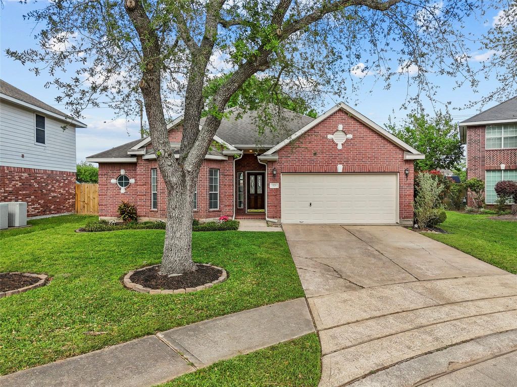 Photo of 323 Colony Creek Drive, Dickinson, TX 77539 (MLS # 94846989)