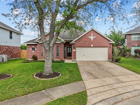 Homes For Sale - 323 Colony Creek Drive<br/> Galveston County, Dickinson, TX 77539