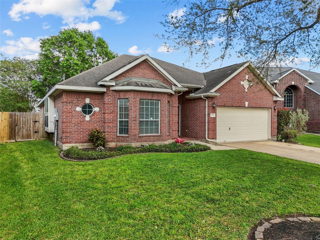 Photo of 323 Colony Creek Drive, Dickinson, TX 77539 (MLS # 94846989)