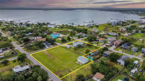 Photo of 1045 12th Street, Dickinson, TX 77539 (MLS # 10245721)
