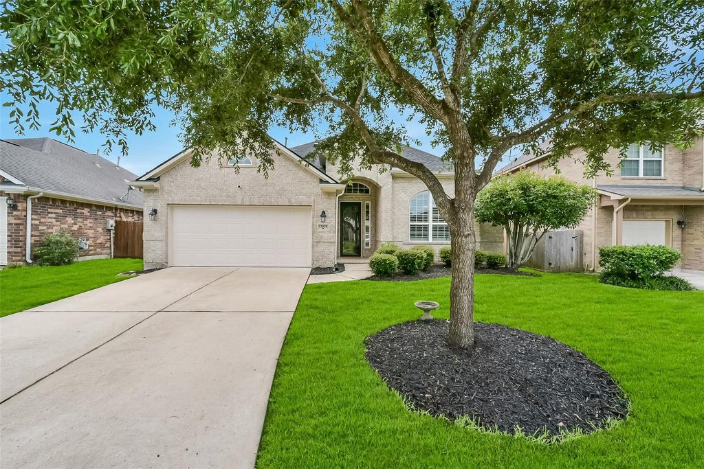 Photo of 13826 Birney Point Lane, Houston, TX 77044 (MLS # 81724346)
