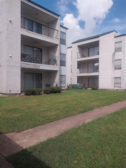 Photo of 2816 S Bartell Drive #24, Houston, TX 77054 (MLS # 38621926)