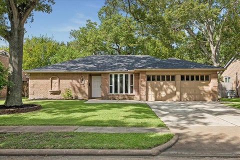 Photo of 1931 Westlake Road, Houston, TX 77062 (MLS # 94309095)