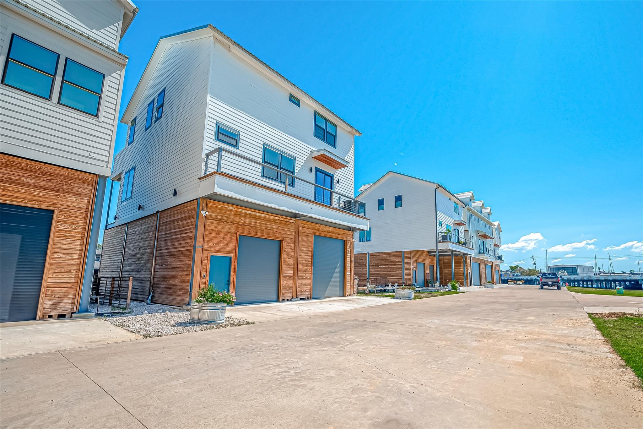 43 Commander Runco Lane