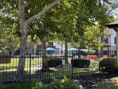 Townhouse For Rent - 6410 E Linpar Court<br/> Houston, TX 77040