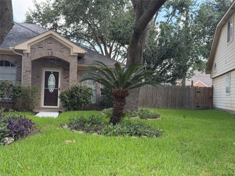 Photo of 15318 Inks Lake Drive, Sugar Land, TX 77498 (MLS # 44198454)