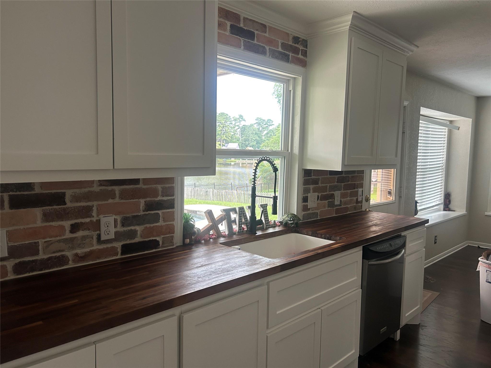 423 Cape Conroe Drive